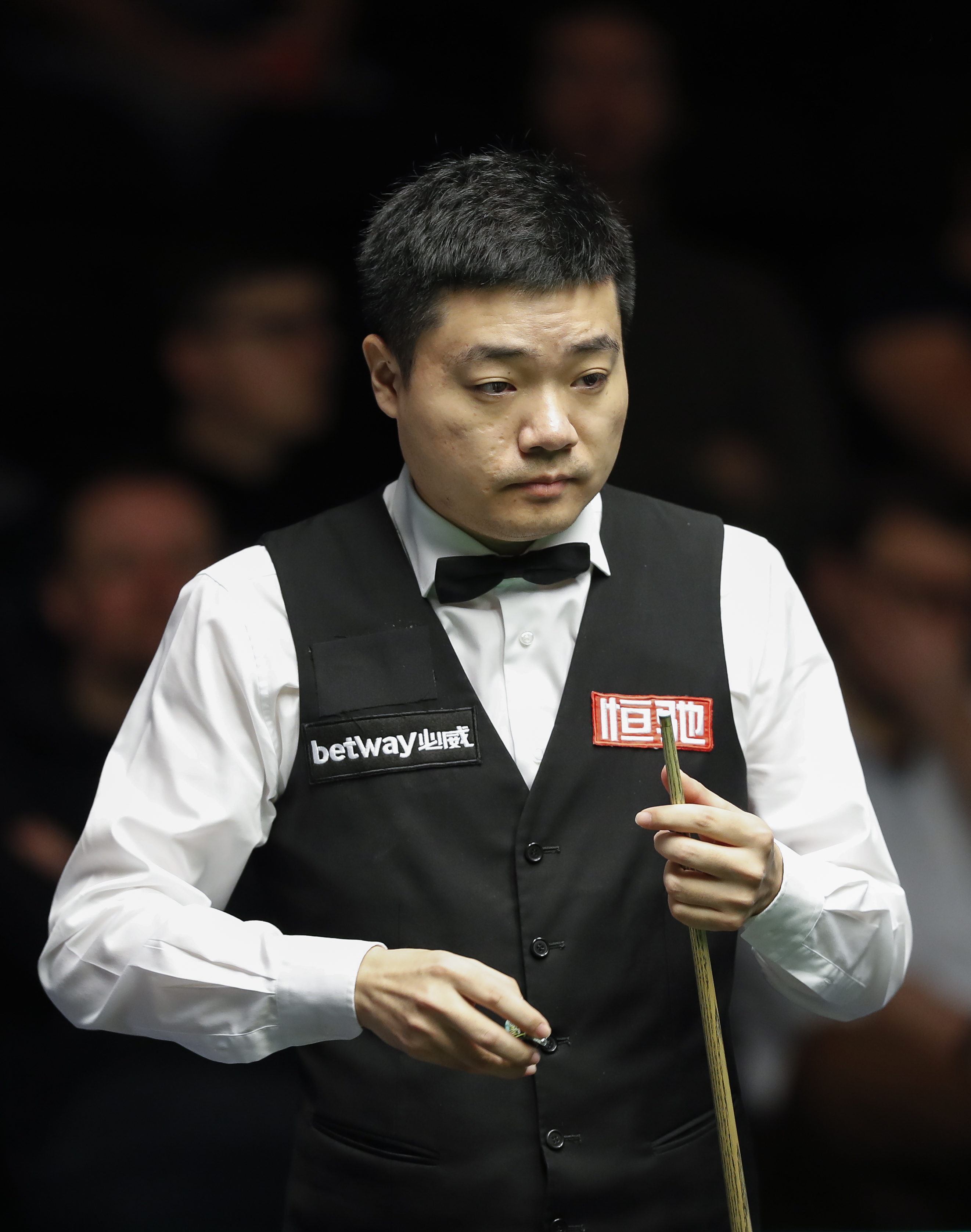 聚光灯下 聚光灯下